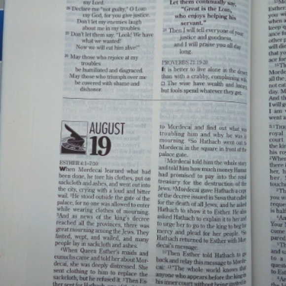 The One Year Bible Premium Slimline New Living Translation Hardcover NLT - Picture 6 of 8
